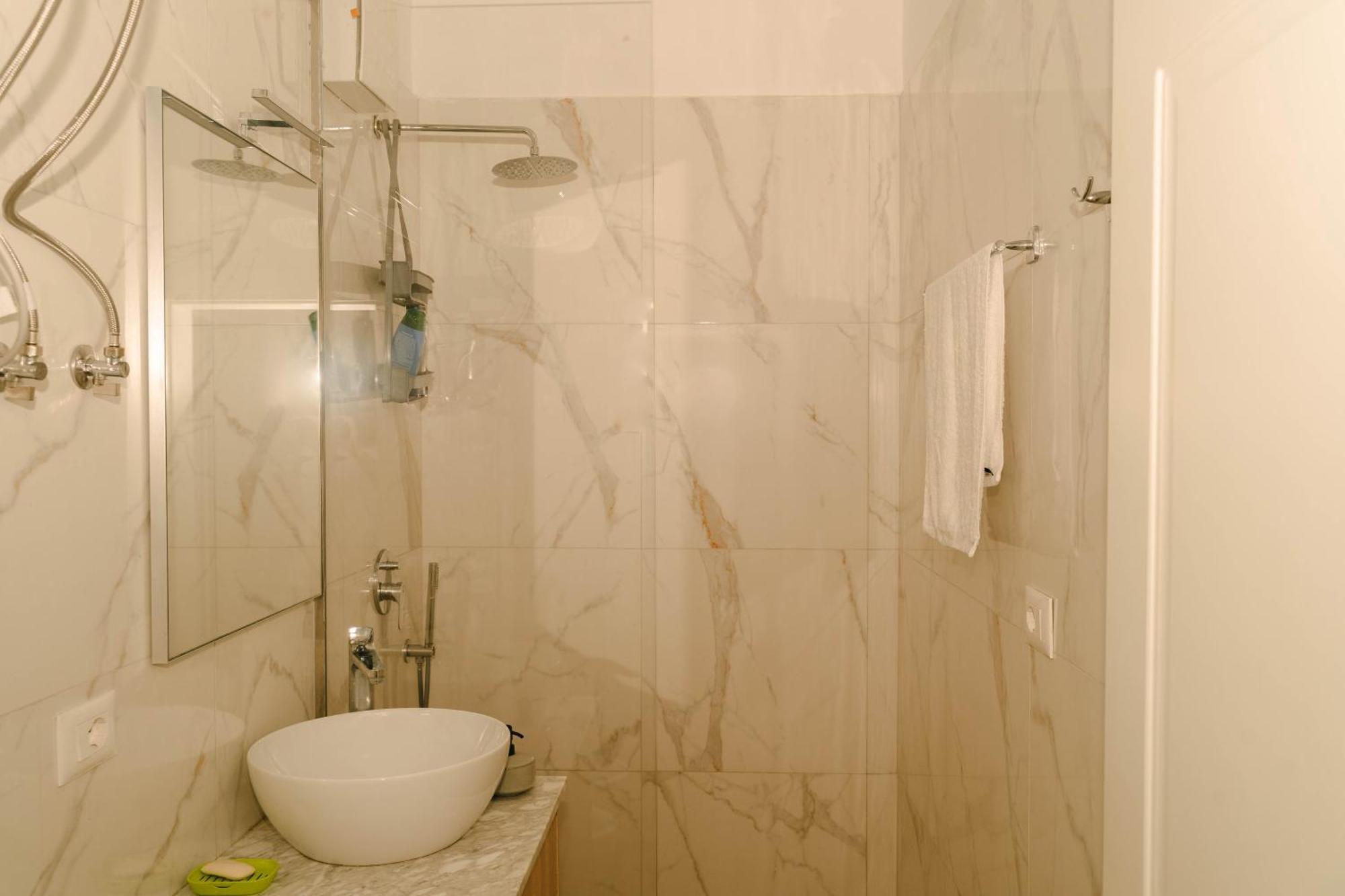 Studio Flat In Heart Of Tiranë Ngoại thất bức ảnh
