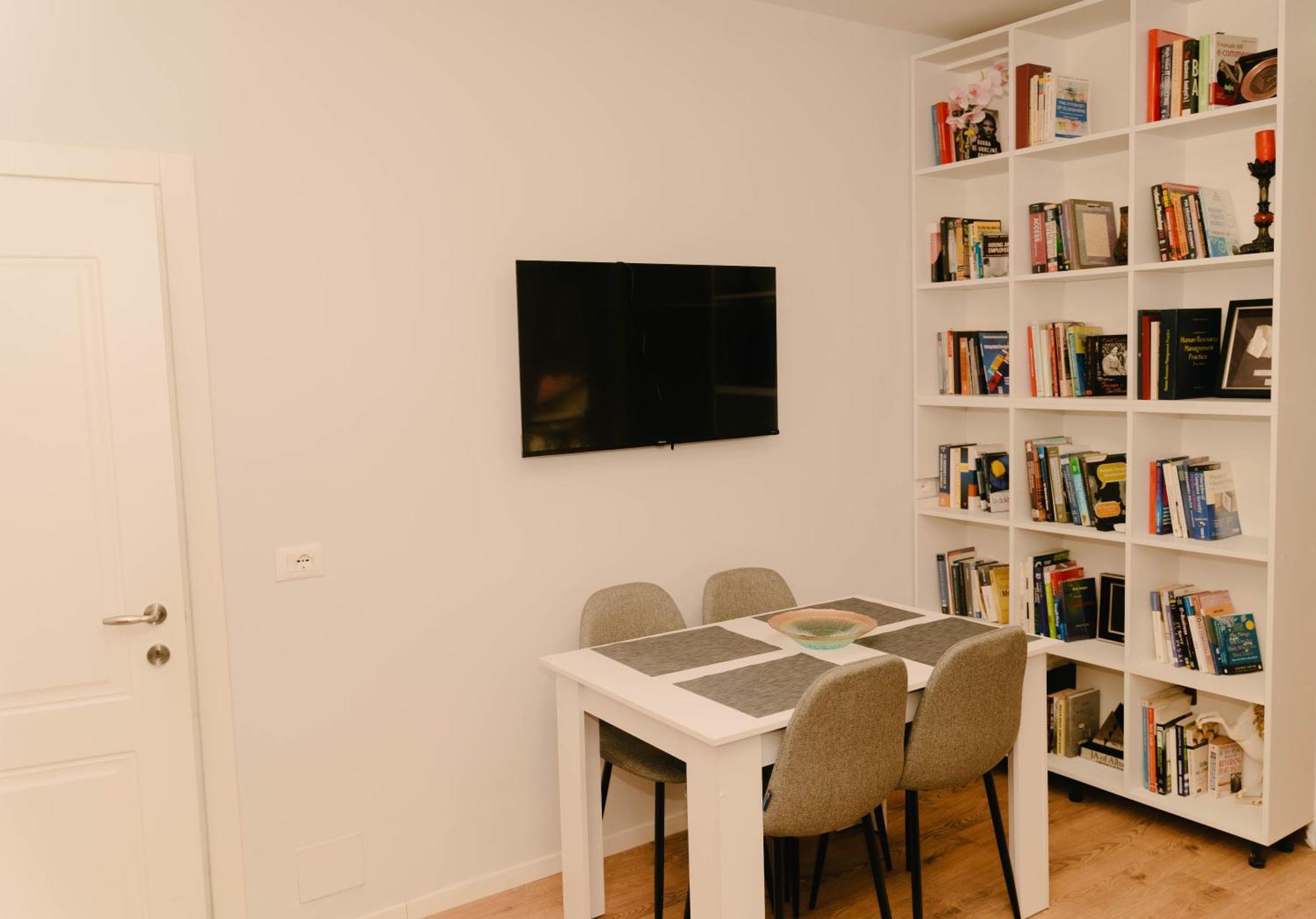 Studio Flat In Heart Of Tiranë Ngoại thất bức ảnh