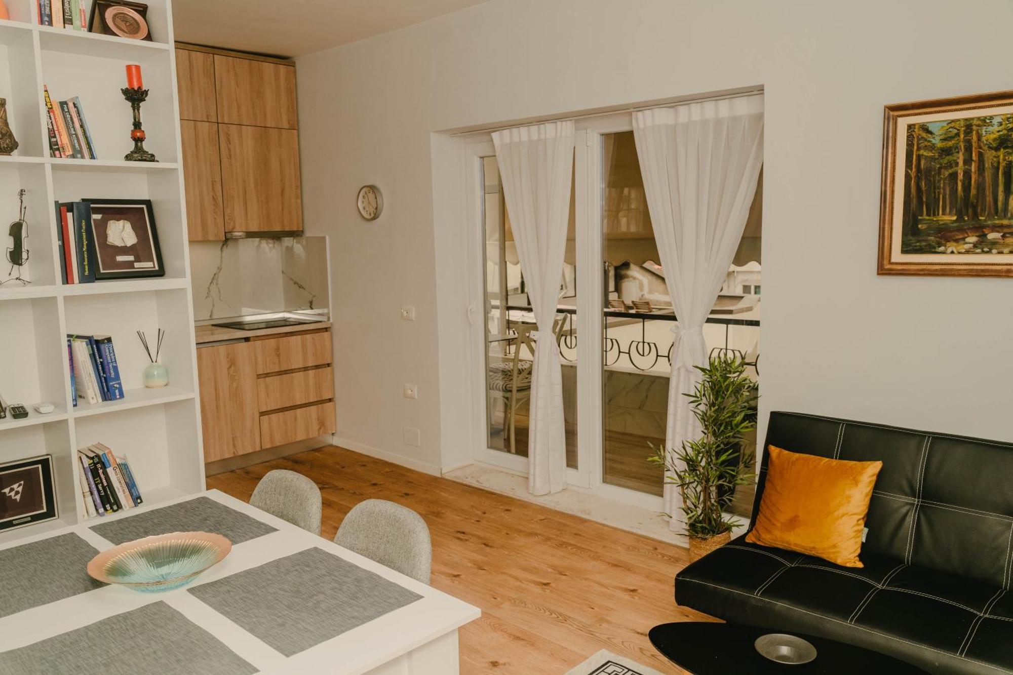 Studio Flat In Heart Of Tiranë Ngoại thất bức ảnh