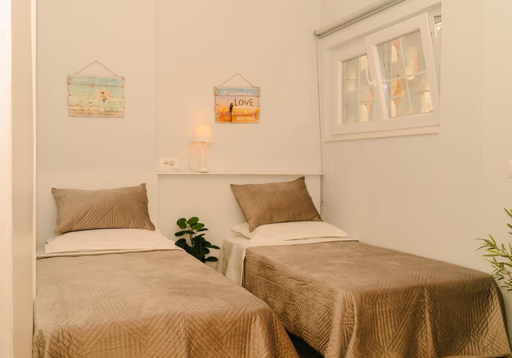 Studio Flat In Heart Of Tiranë Ngoại thất bức ảnh