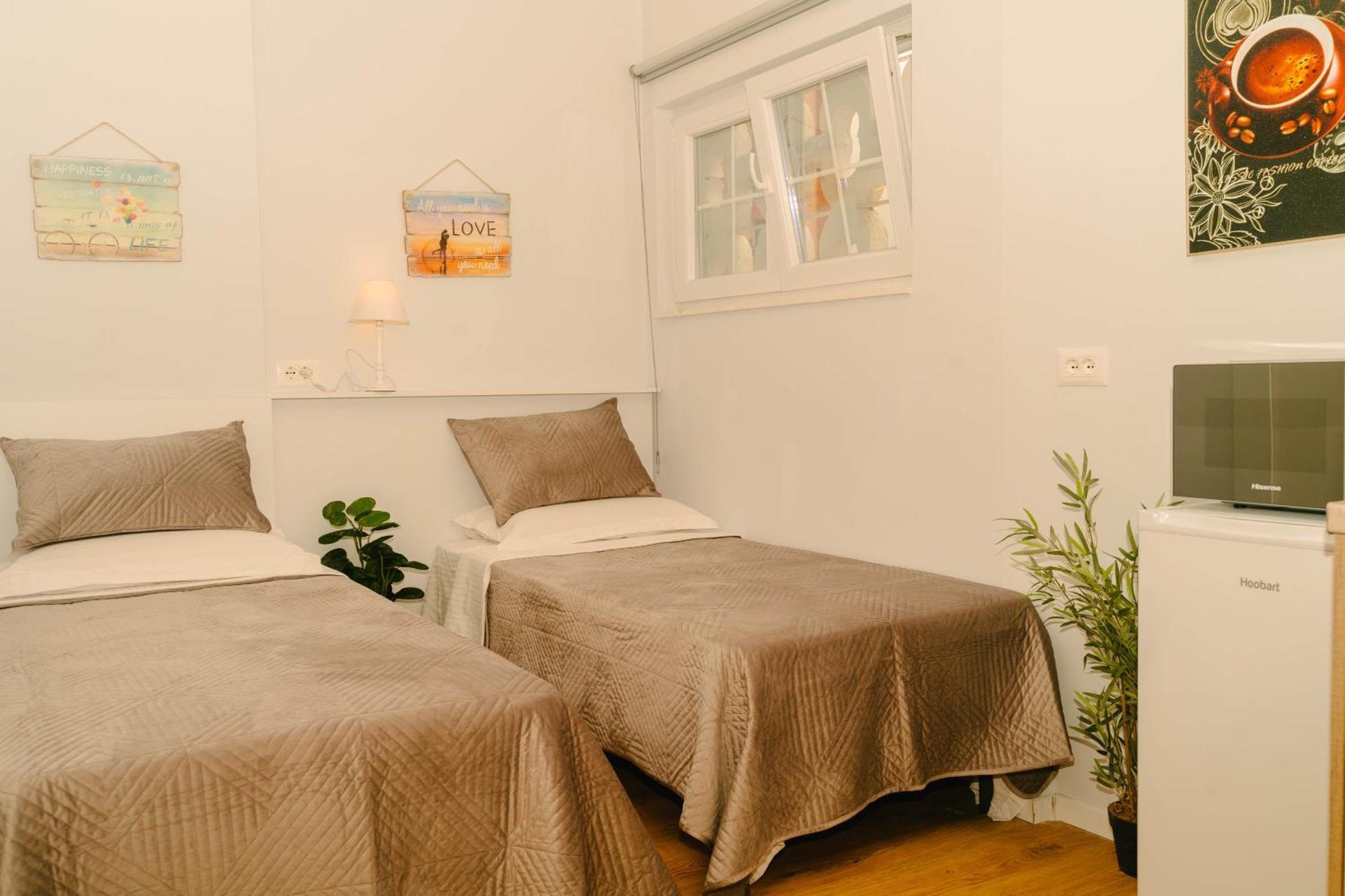 Studio Flat In Heart Of Tiranë Ngoại thất bức ảnh
